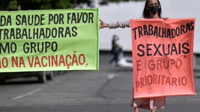 Prostitutas de Belo Horizonte entram em greve para exigir vacinas contra a Covid-19