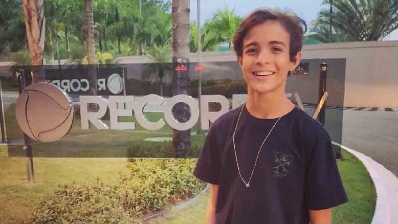 Ator mirim denuncia pedófilos que pedem nudes nas redes sociais