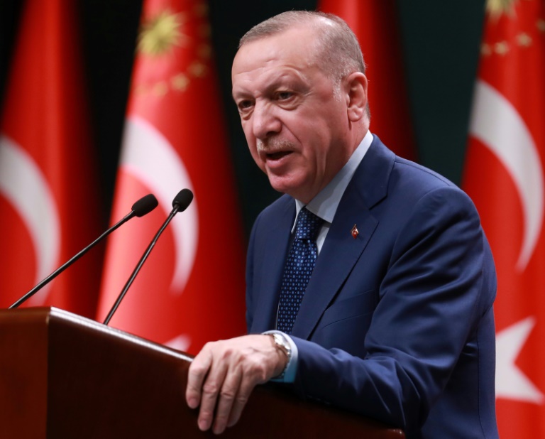 Turquia promete resposta à declaração "ultrajante" de EUA reconhecendo o genocídio armênio
