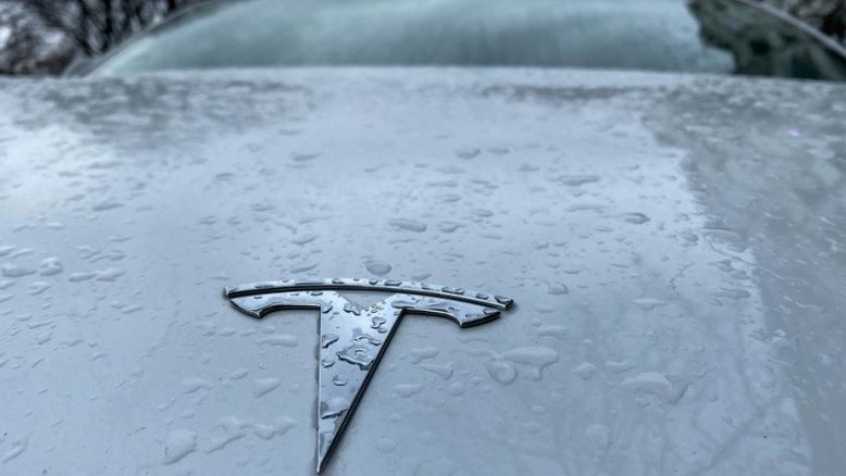 Reguladores dos EUA investigam potencial acidente de carro sem motorista da Tesla