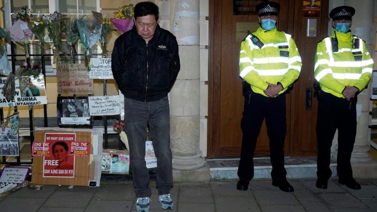 Embaixador de Mianmar em Londres perde o cargo e repressão violenta continua