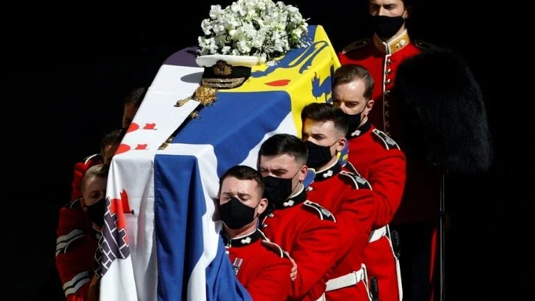 Entre o recolhimento e o fervor, os grandes funerais reais no Reino Unido