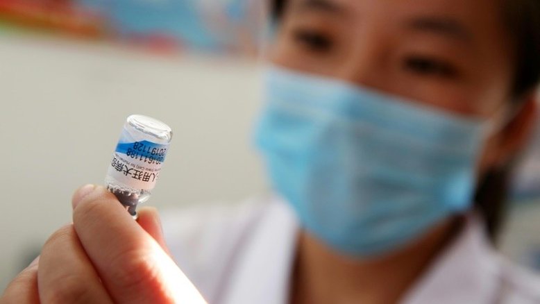 China considera misturar vacinas contra Covid para aumentar eficácia