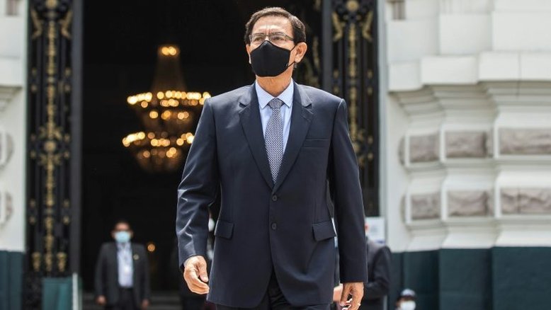 Ex-presidente peruano que se vacinou de forma polêmica contrai Covid