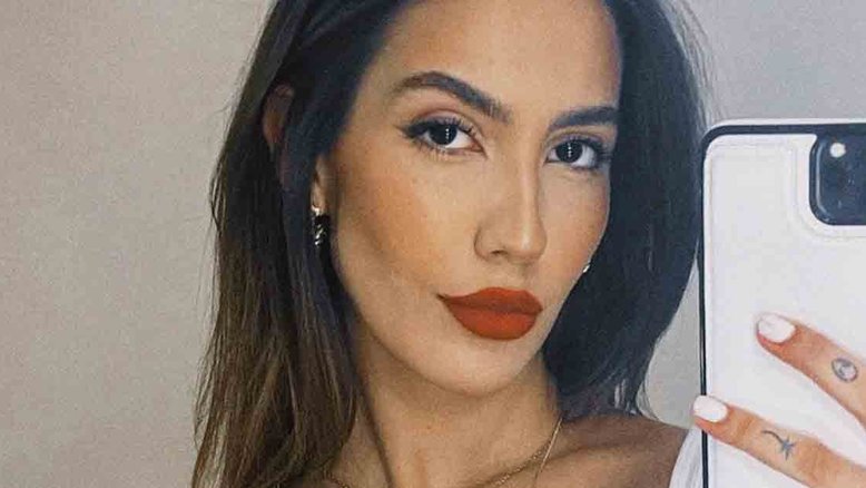 Mãe de Gabi Brandt ganha carro de luxo da filha