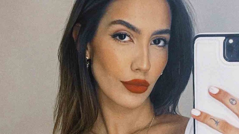 Mãe de Gabi Brandt ganha carro de luxo da filha