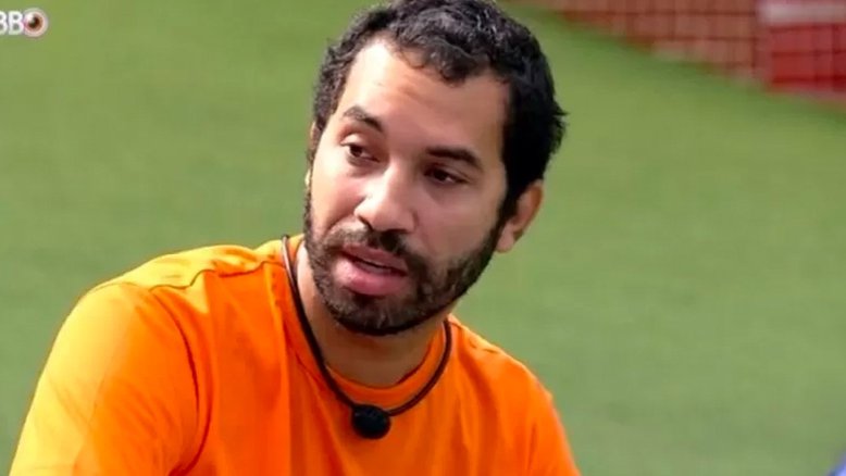 BBB21: Gil se emociona ao descobrir vacina para a Covid-19 e defende pesquisa