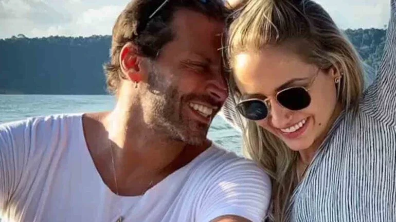 Henri Castelli dá beijão e assume relacionamento com influenciadora