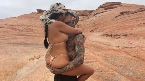 Filhos de Travis Barker, do Blink-182, apoiam namoro do pai com Kourtney Kardashian