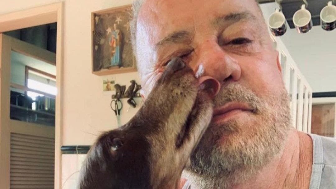 Luiz Fernando Guimarães lamenta morte do cãozinho Topete: 'Virou uma estrela'