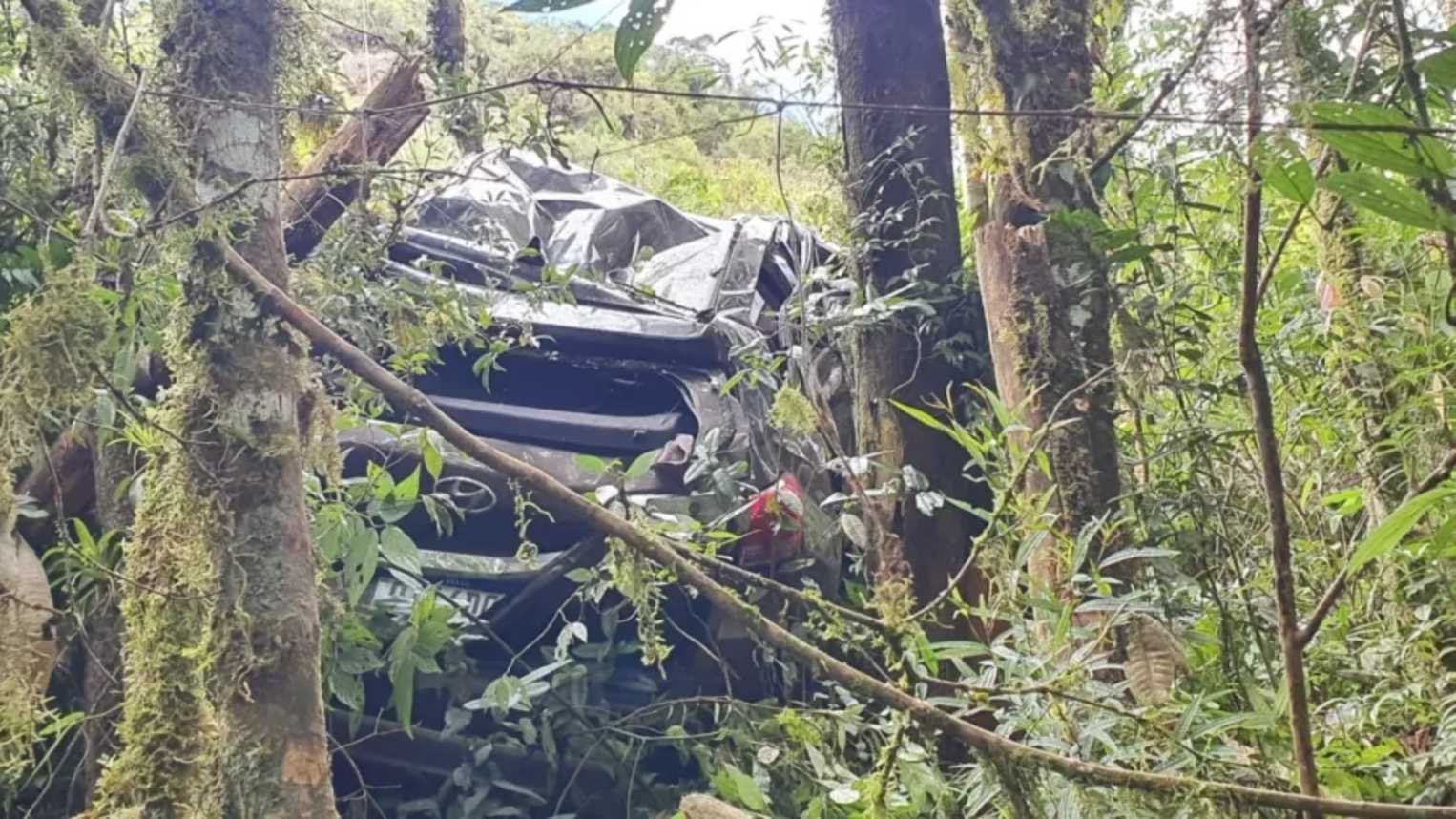 SC: Médica é resgatada em ribanceira cerca de 30 horas após se acidentar 2 SC: Médica é resgatada em ribanceira cerca de 30 horas após se acidentar
