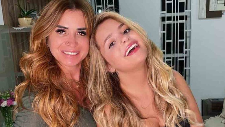 Viih Tube e mãe posam de biquíni e recebem chuva de elogios
