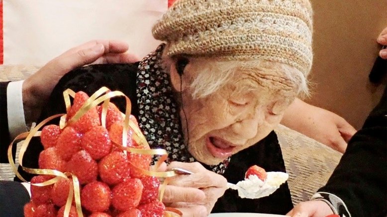 Mulher mais velha do mundo renuncia ao revezamento olímpico devido à covid-19