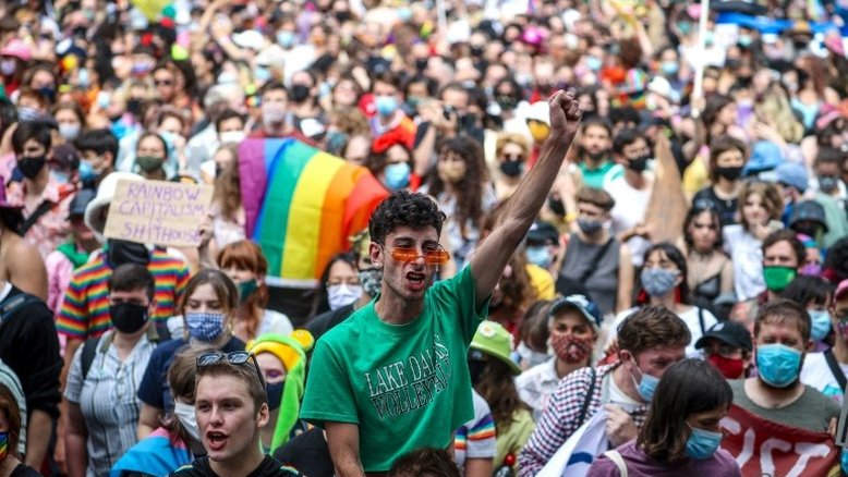 Mais da metade dos LGBTQI europeus sofre assédio na escola