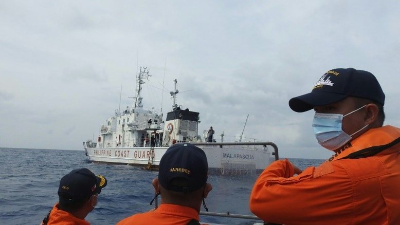 Diplomata das Filipinas insulta China e pede que o país abandone disputa no mar