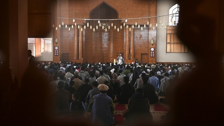 Explosão em mesquita afegã em pleno cessar-fogo deixa 12 mortos