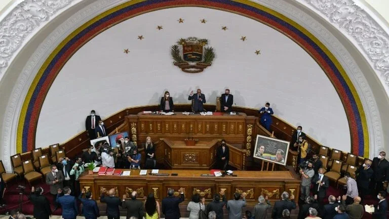 Parlamento chavista nomeia novas autoridades eleitorais na Venezuela