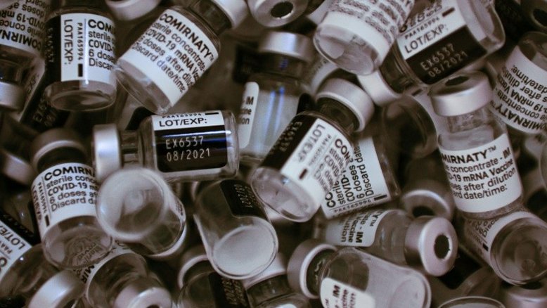 Pfizer e BioNTech afirmam que vacina não precisa de modificações para variantes