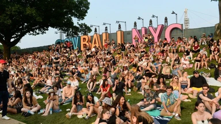 Billie Eilish e Post Malone à frente ao festival Governors Ball 2021