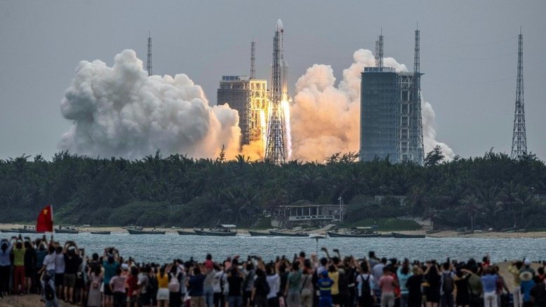 EUA não planeja destruir foguete chinês em queda livre
