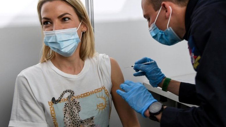 França atingida por campanha misteriosa para desacreditar vacina da Pfizer