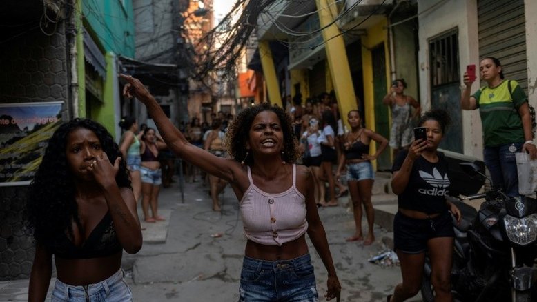 Nas redes, moradores do Jacarezinho relatam drama e apontam excessos da polícia
