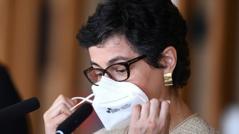 Espanha promove 'um grande acordo' para acelerar distribuição de vacinas (ministra)