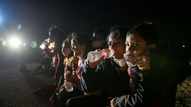 EUA começará a reunir famílias migrantes separadas no governo Trump