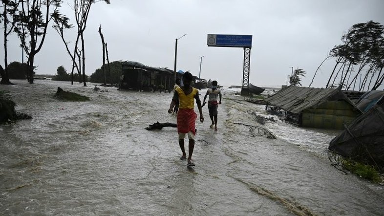 Passagem de ciclone deixa pelo menos dois mortos na Índia