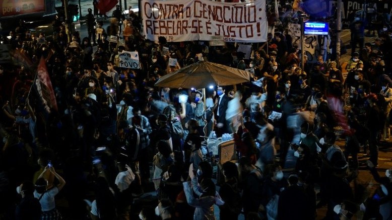 Milhares protestam contra racismo e violência policial no Brasil