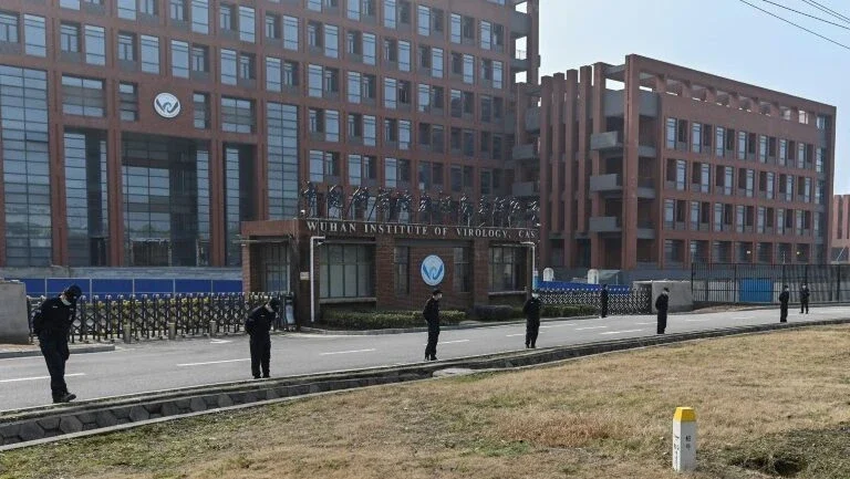 Ideia de que covid-19 surgiu em laboratório chinês recupera força nos EUA