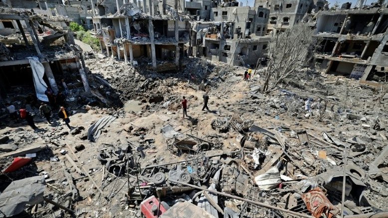 Israel mantém ataques a Gaza, que registra mais de 100 mortos