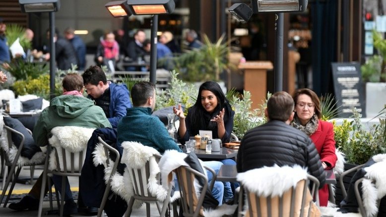 Economia britânica tem queda no 1º trimestre mas aponta a recuperação