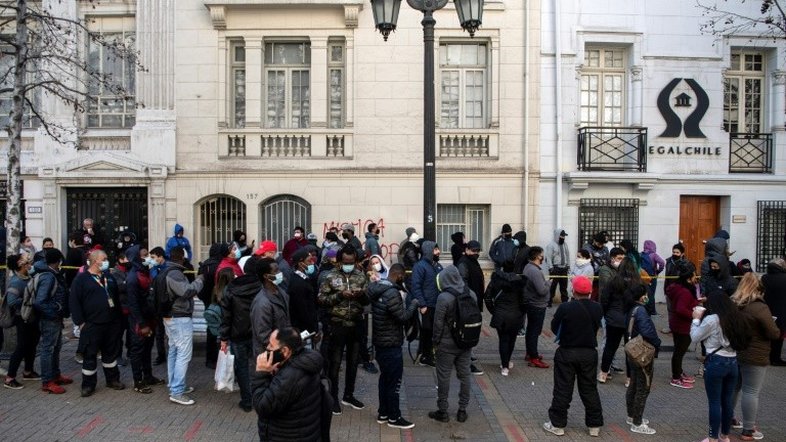 Mais de 3,2 milhões de pedidos no início do terceiro saque de pensões no Chile