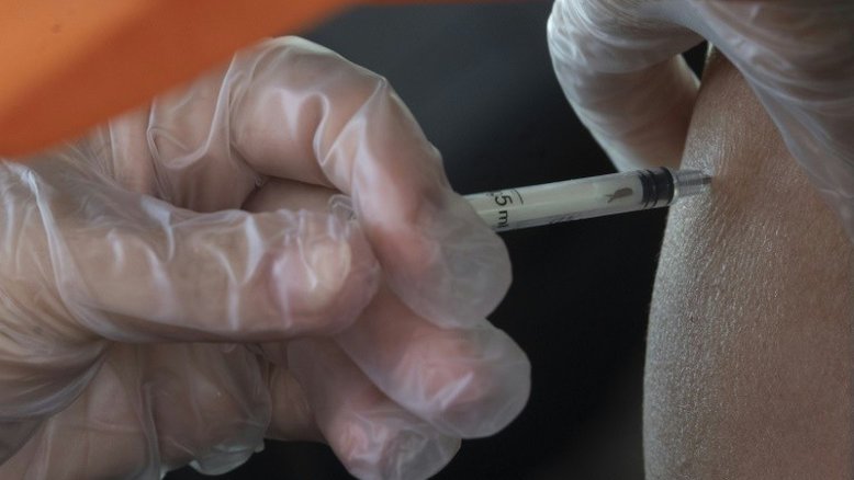 CoronaVac reduz mortalidade de covid-19 em 97% contra 80% para a Pfizer, aponta estudo