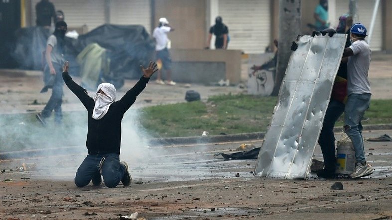 Venezuela denuncia 'massacre' na Colômbia após mortes em manifestações