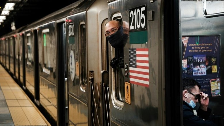Vacinas contra a Covid-19 serão aplicadas de graça no metrô de Nova York