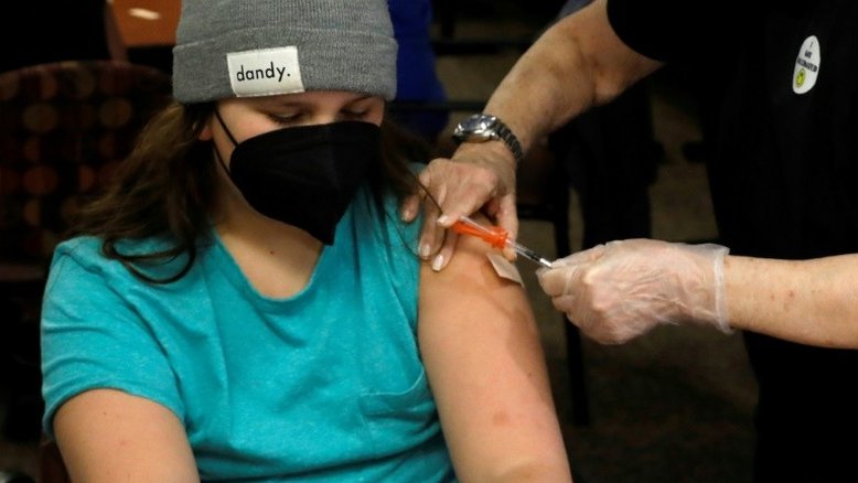 Começa nos EUA vacinação anticovid de adolescentes de 12 a 15 anos