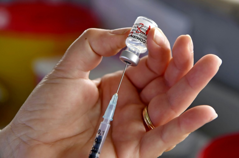 Influenciadores recebem propostas misteriosas para desacreditar vacina da Pfizer
