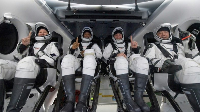 'Me senti muito pesado': astronautas descrevem retorno à Terra na SpaceX