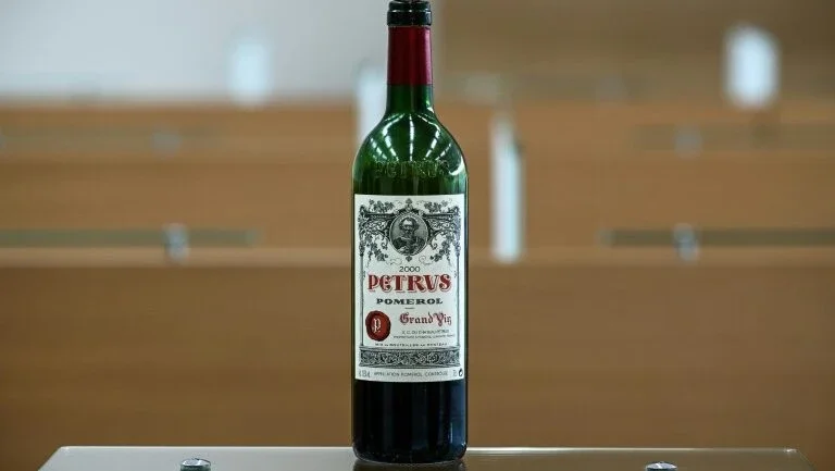 Vinho maturado no espaço deve alcançar US$ 1 milhão em venda privada