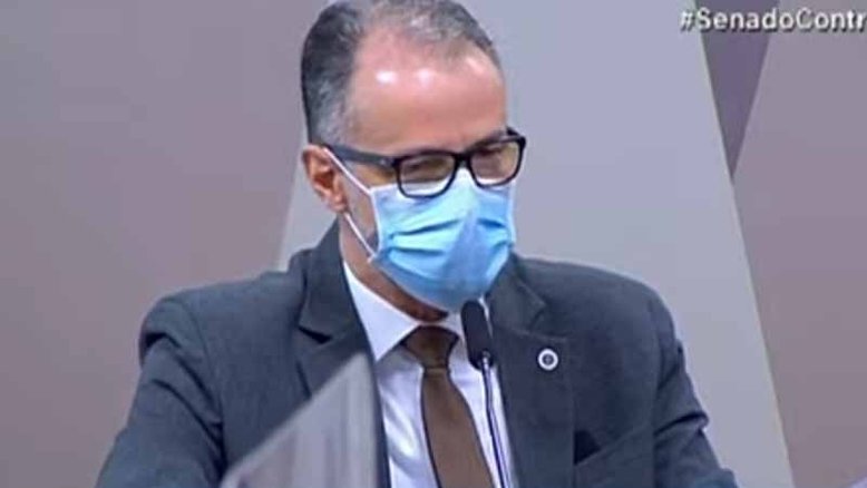 Presidente da Anvisa reage e cobra retratação de Bolsonaro