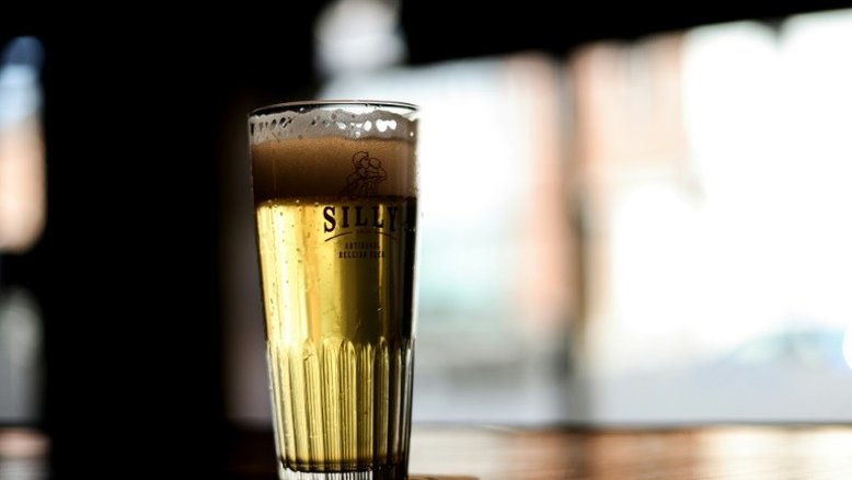 Recorde de mortes relacionadas ao álcool na Inglaterra durante confinamentos