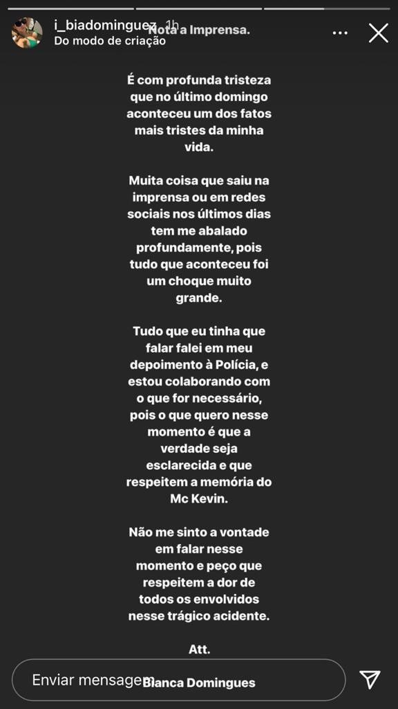Modelo afirma que tinha relações sexuais com MC Kevin quando cantor caiu ao tentar fugir de flagra da esposa 4 Modelo afirma que tinha relações sexuais com MC Kevin quando cantor caiu ao tentar fugir de flagra da esposa