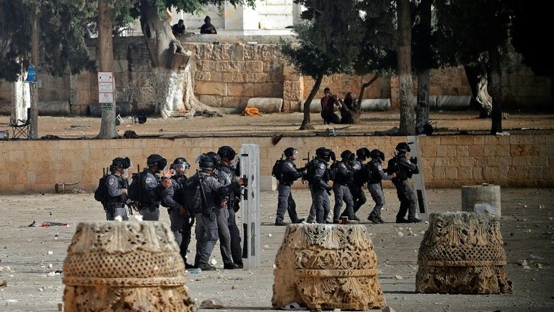 Novos confrontos em Jerusalém deixam centenas de feridos