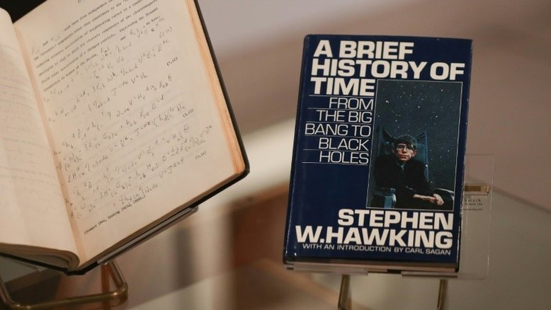 Reino Unido preservará arquivos e escritório de Stephen Hawking
