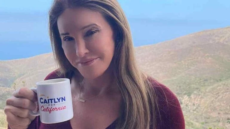 Caitlyn Jenner diz ter esperado transição de gênero para começar carreira política