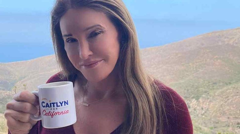 Caitlyn Jenner diz ter esperado transição de gênero para começar carreira política
