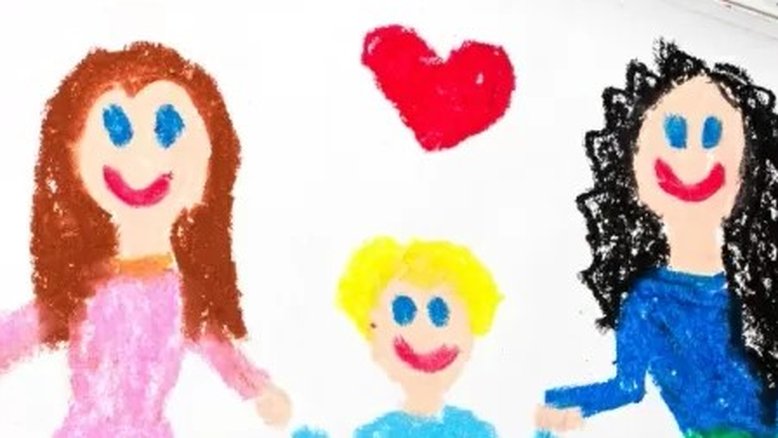 Após divórcio, casal de mulheres briga na justiça por guarda de filho