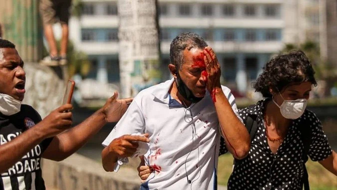 Governo de Pernambuco vai indenizar feridos em manifestação contra Bolsonaro